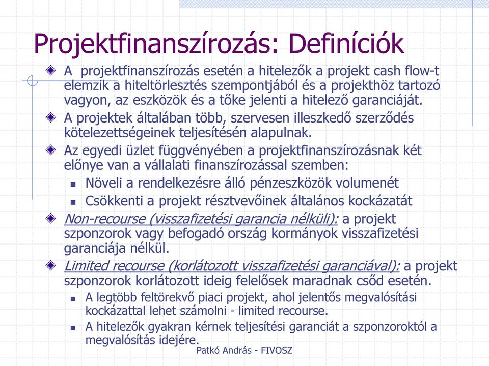 Az egyedi üzlet függvényében a projektfinanszírozásnak két előnye van a vállalati finanszírozással szemben: Növeli a rendelkezésre álló pénzeszközök volumenét Csökkenti a projekt résztvevőinek
