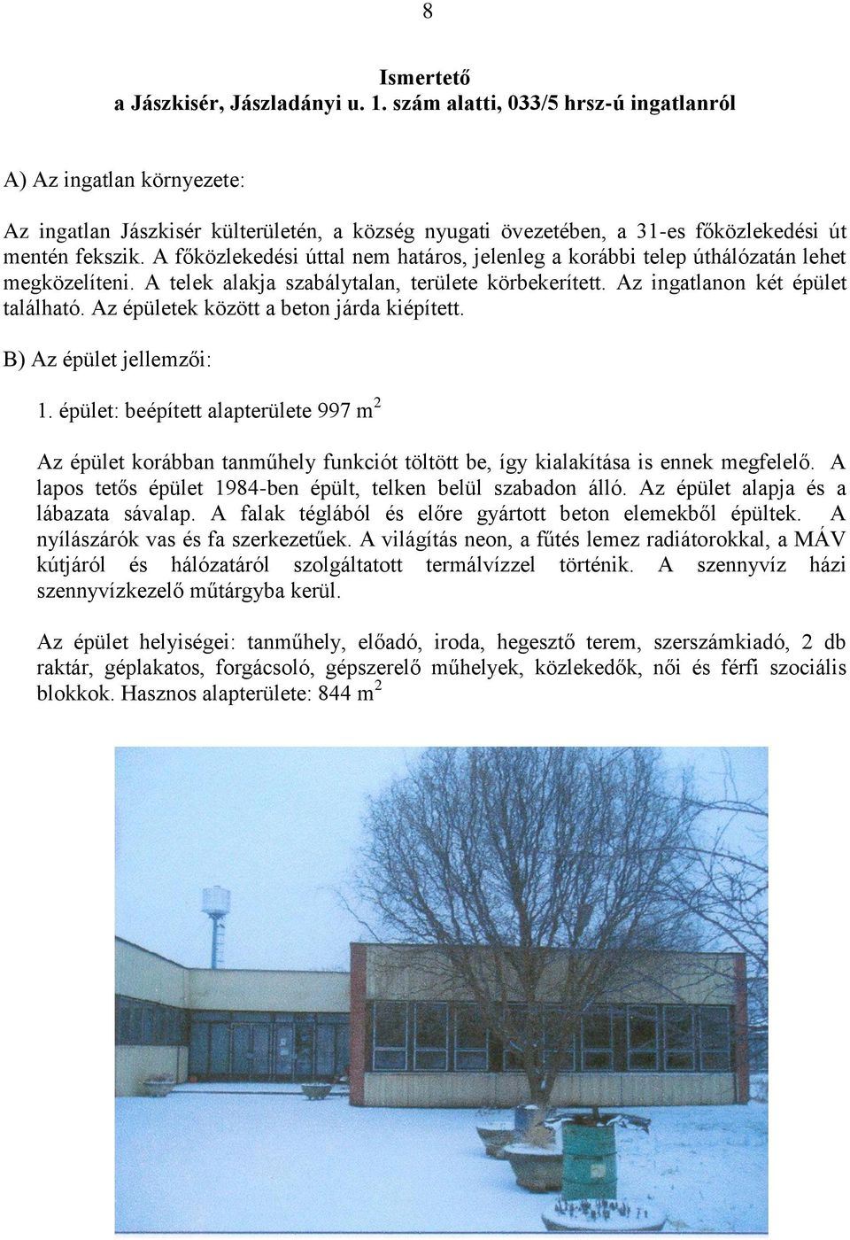 A főközlekedési úttal nem határos, jelenleg a korábbi telep úthálózatán lehet megközelíteni. A telek alakja szabálytalan, területe körbekerített. Az ingatlanon két épület található.