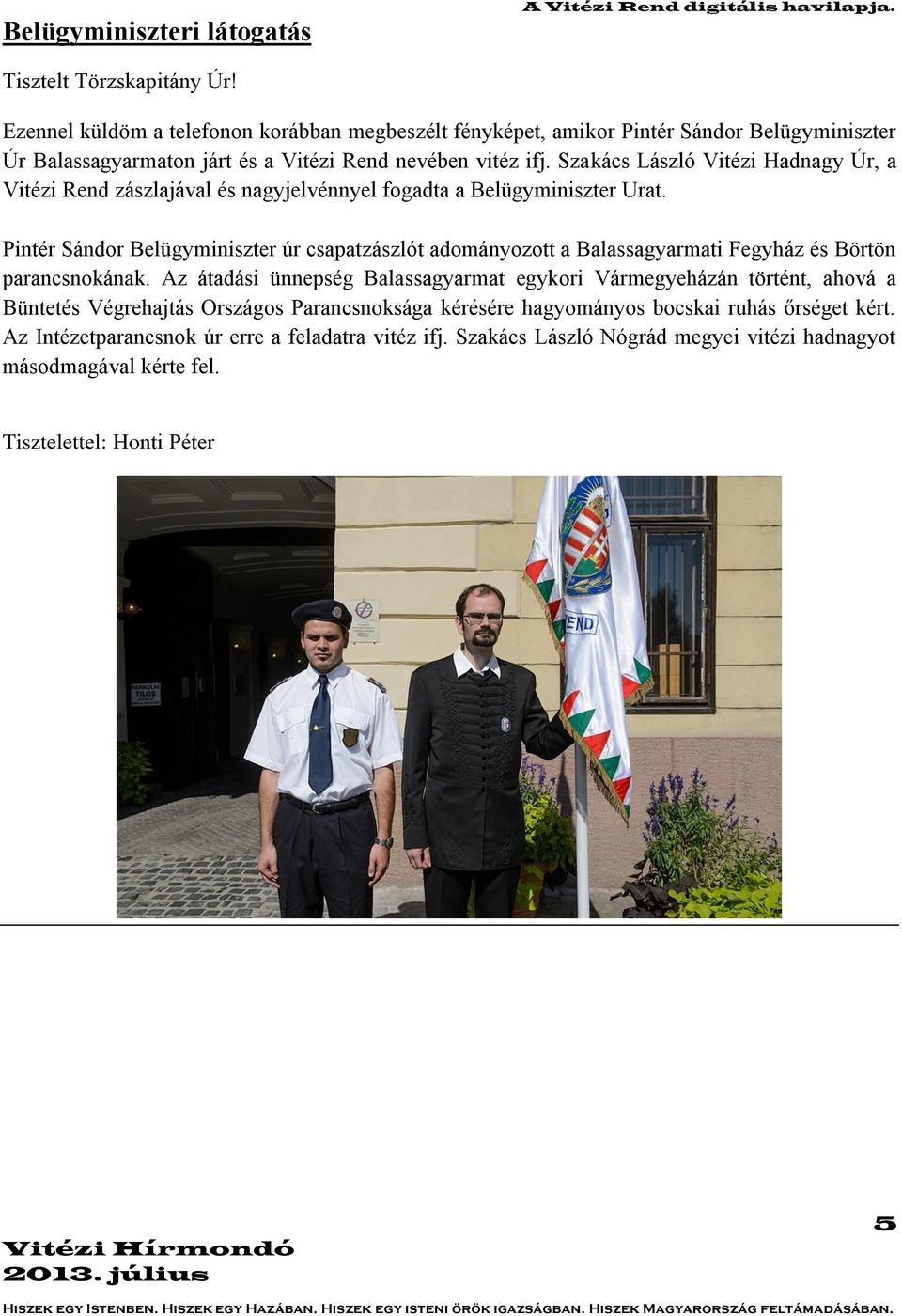 Szakács László Vitézi Hadnagy Úr, a Vitézi Rend zászlajával és nagyjelvénnyel fogadta a Belügyminiszter Urat.