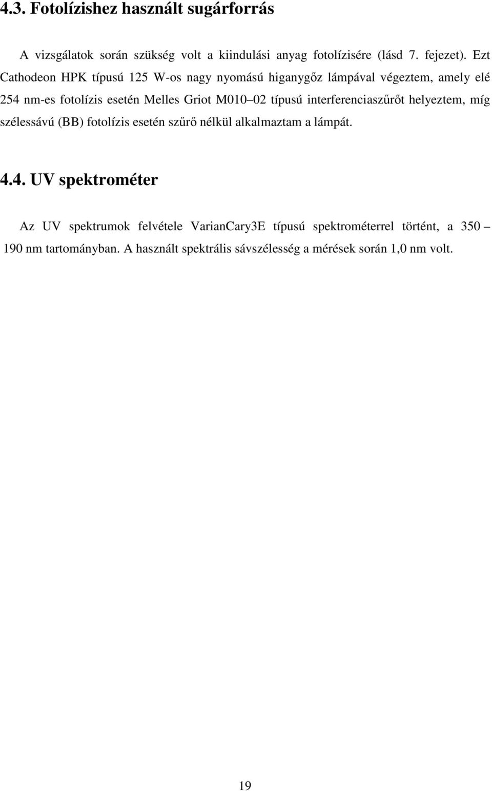 típusú interferenciaszőrıt helyeztem, míg szélessávú (BB) fotolízis esetén szőrı nélkül alkalmaztam a lámpát. 4.