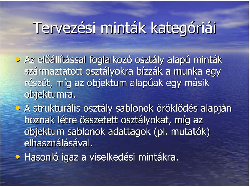 A strukturális osztály sablonok öröklődés alapján hoznak létre összetett osztályokat, míg