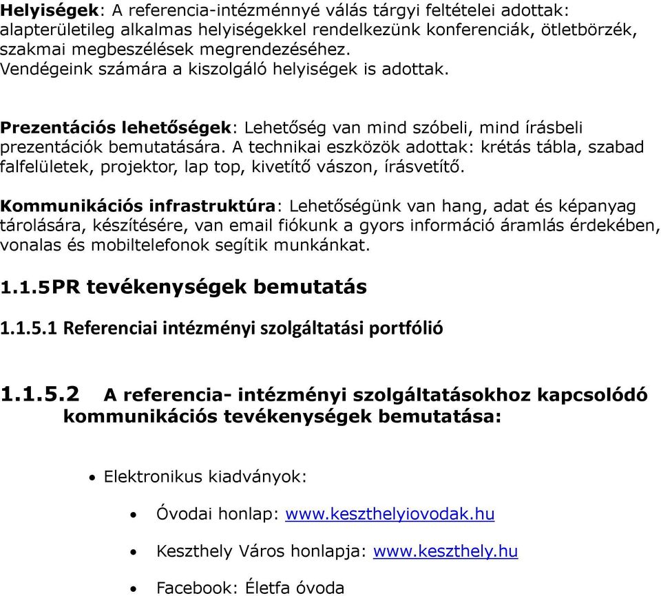 A technikai eszközök adottak: krétás tábla, szabad falfelületek, projektor, lap top, kivetítő vászon, írásvetítő.