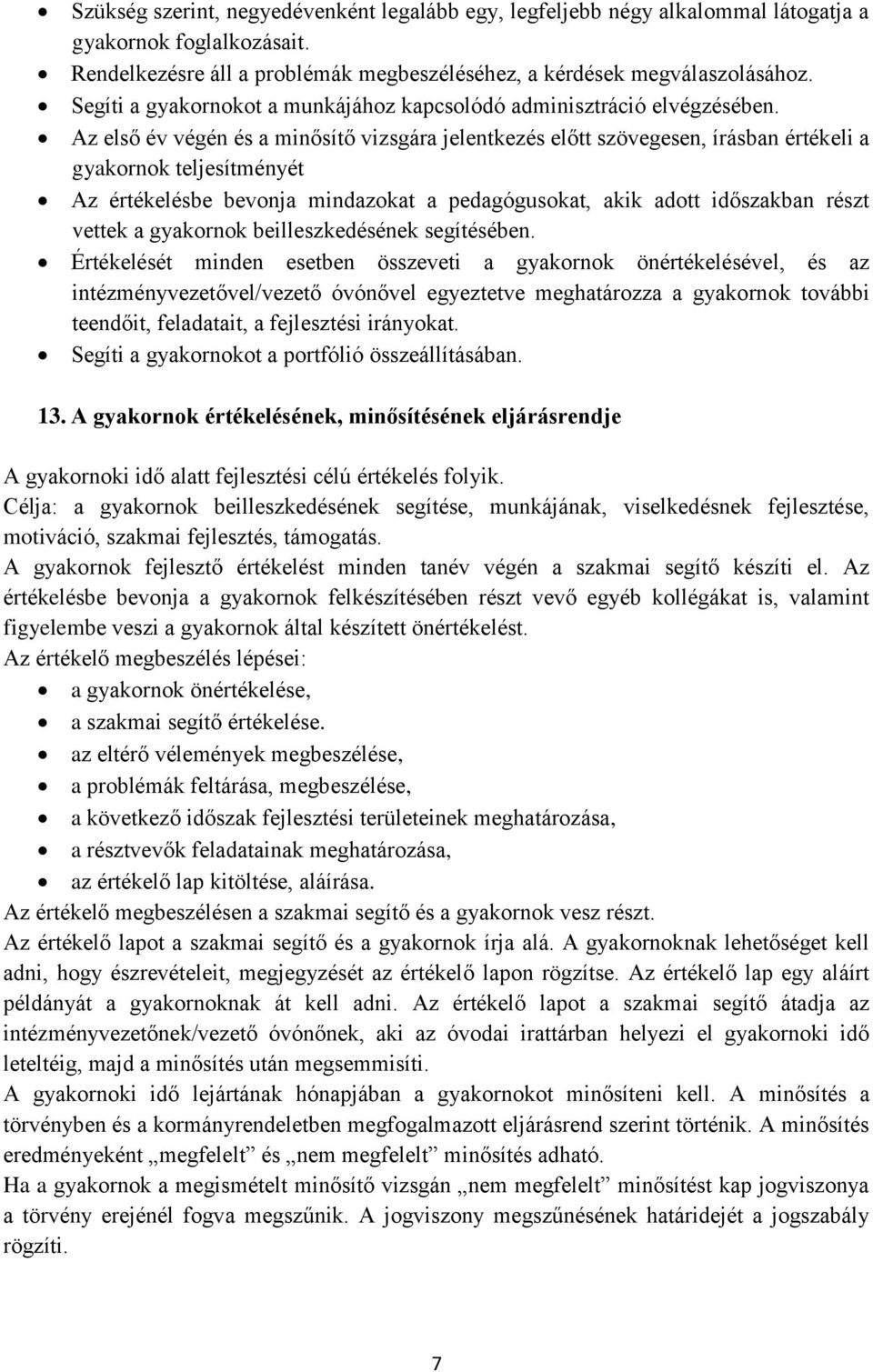 Az első év végén és a minősítő vizsgára jelentkezés előtt szövegesen, írásban értékeli a gyakornok teljesítményét Az értékelésbe bevonja mindazokat a pedagógusokat, akik adott időszakban részt vettek