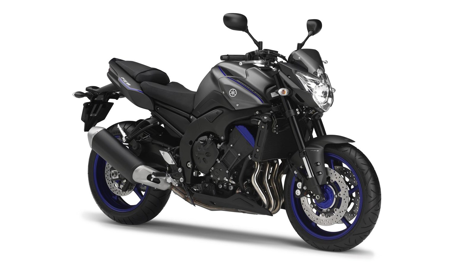 FZ8: csúcstechnológia és sokoldalúság. Az ütőképes FZ8 a Yamaha fejlett R sorozatú tecnhológiáját és a mindennapi sokoldalúságot ötvözi, így valóban erre a világra termett.