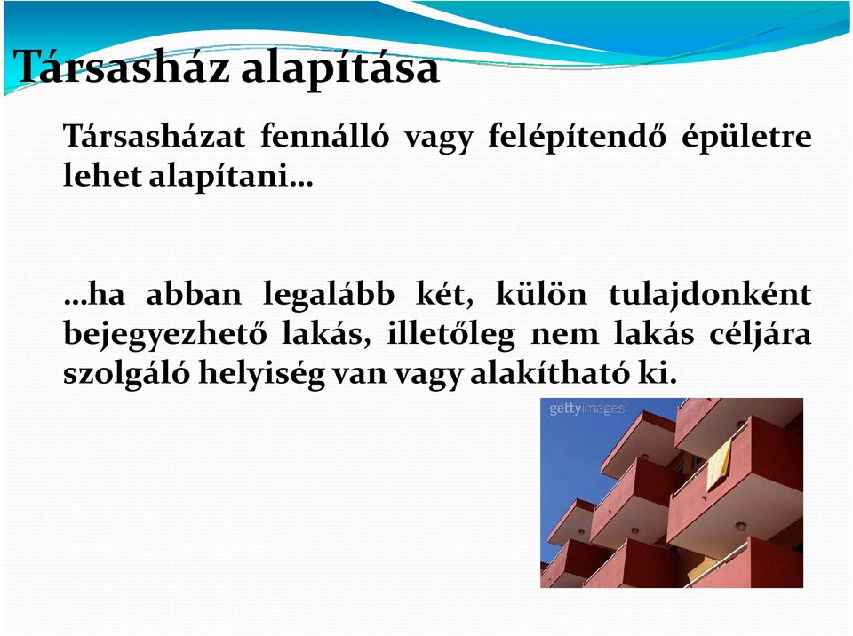 legalább két, külön tulajdonként bejegyezhető lakás,