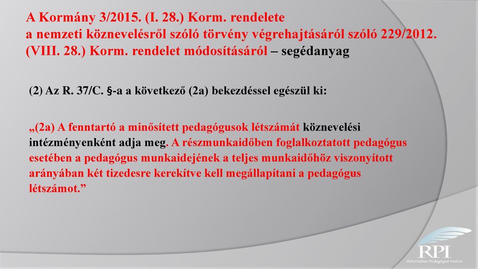 pedagógusok létszámát köznevelési intézményenként adja meg.