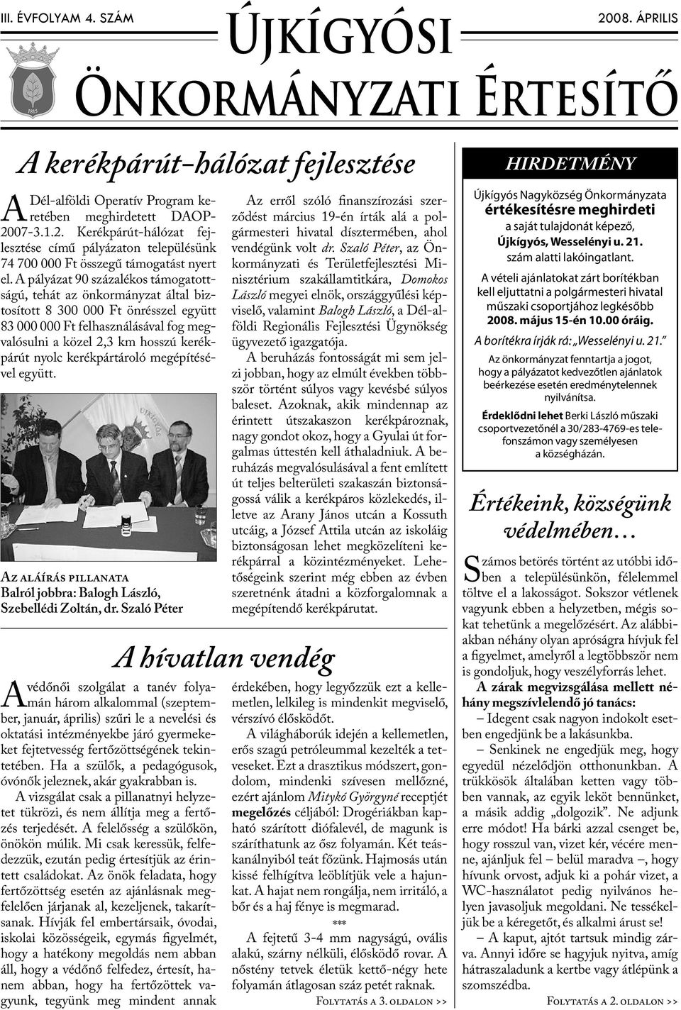 kerékpártároló megépítésével együtt. Az aláírás pillanata Balról jobbra: Balogh László, Szebellédi Zoltán, dr.