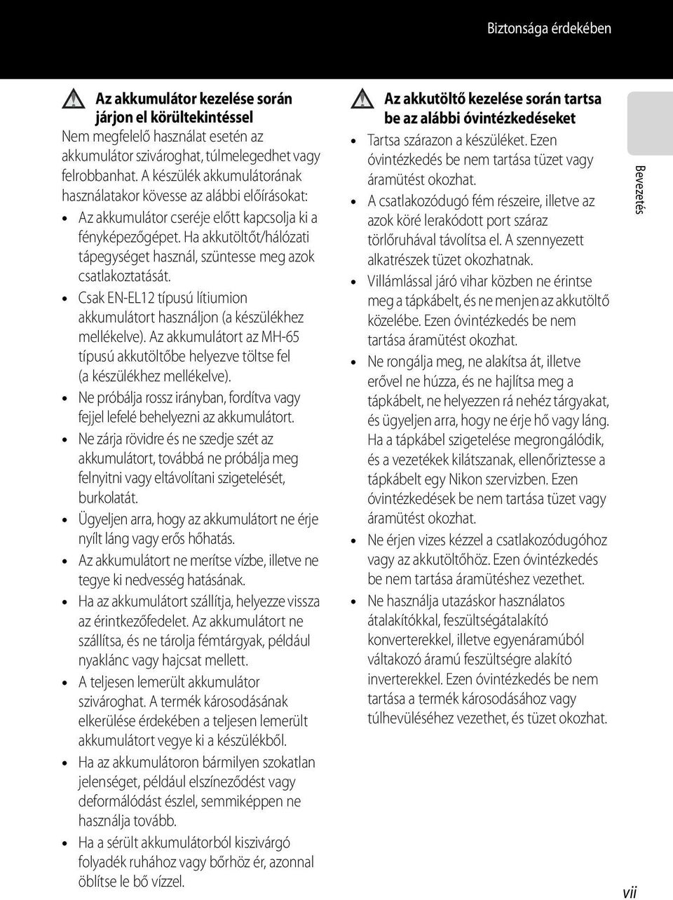Ha akkutöltőt/hálózati tápegységet használ, szüntesse meg azok csatlakoztatását. Csak EN-EL12 típusú lítiumion akkumulátort használjon (a készülékhez mellékelve).