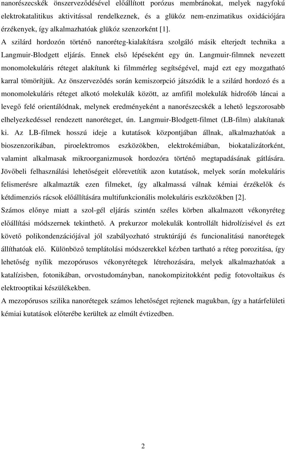 Langmuir-filmnek nevezett monomolekuláris réteget alakítunk ki filmmérleg segítségével, majd ezt egy mozgatható karral tömörítjük.