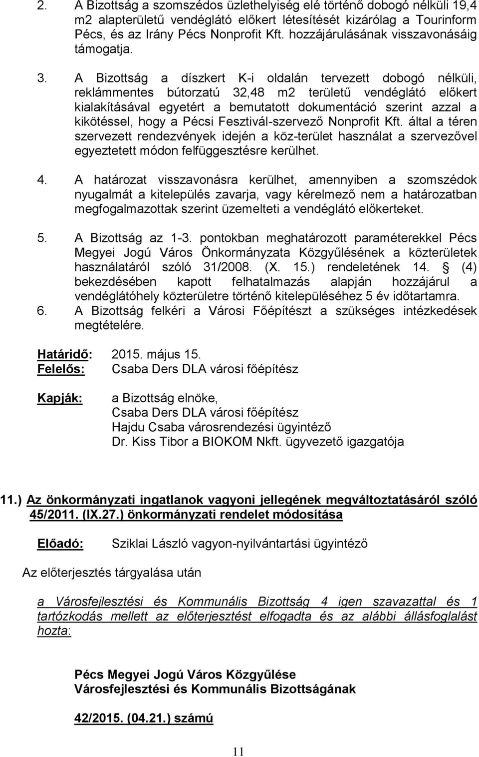 A Bizottság a díszkert K-i oldalán tervezett dobogó nélküli, reklámmentes bútorzatú 32,48 m2 területű vendéglátó előkert kialakításával egyetért a bemutatott dokumentáció szerint azzal a kikötéssel,