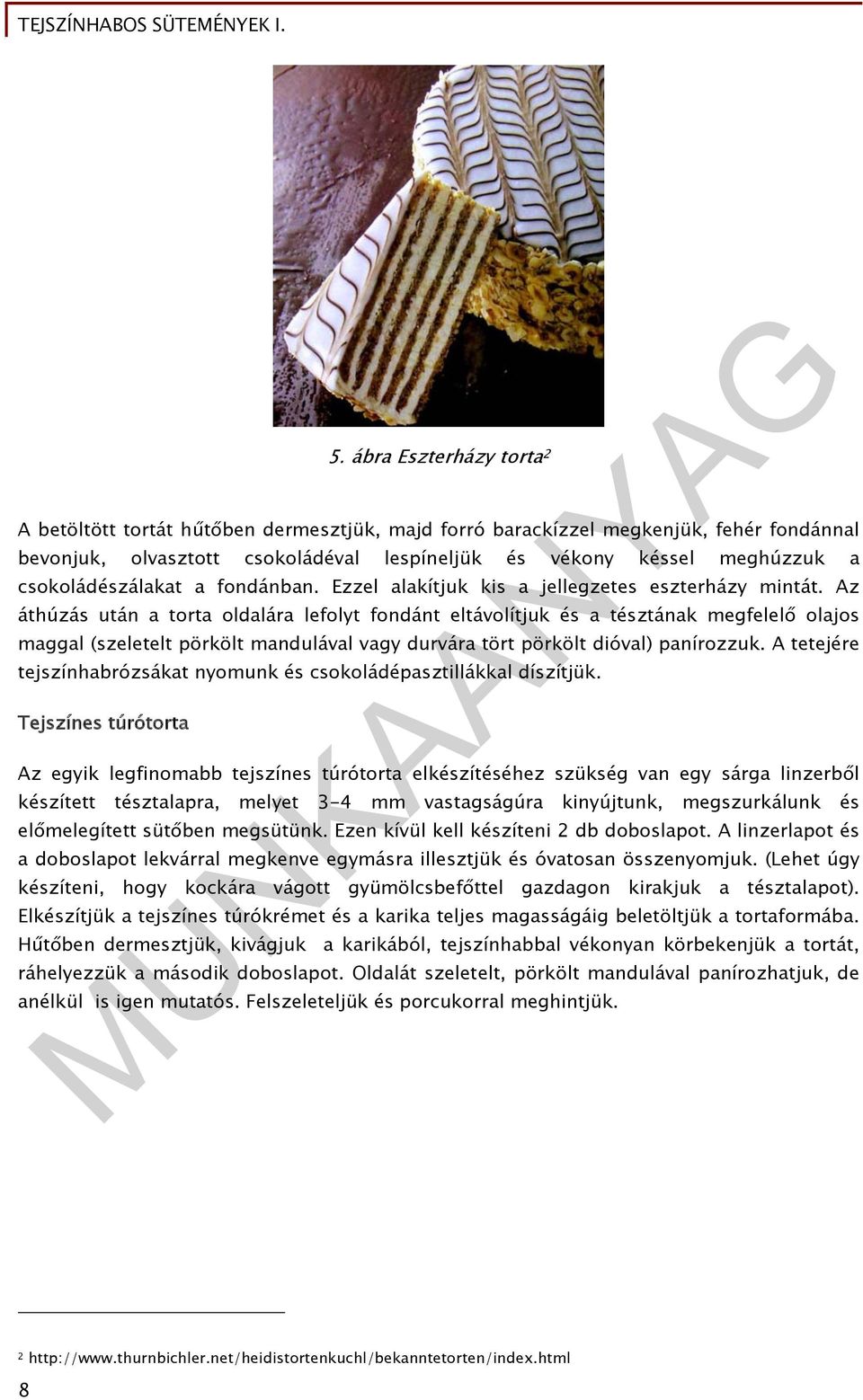 Az áthúzás után a torta oldalára lefolyt fondánt eltávolítjuk és a tésztának megfelelő olajos maggal (szeletelt pörkölt mandulával vagy durvára tört pörkölt dióval) panírozzuk.