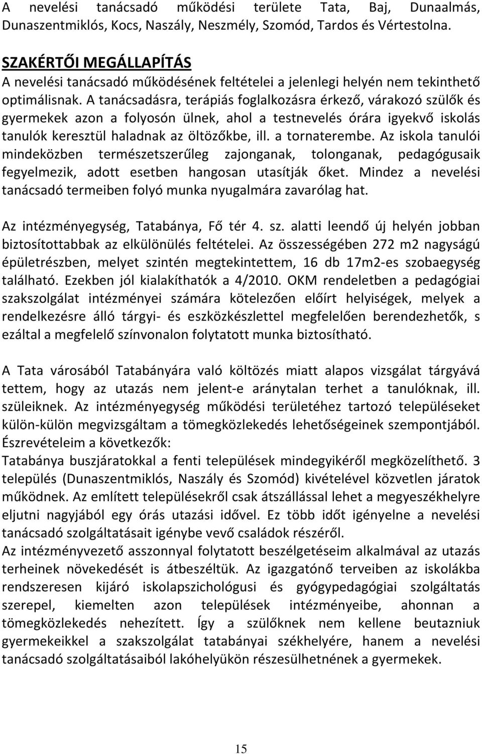 A tanácsadásra, terápiás foglalkozásra érkező, várakozó szülők és gyermekek azon a folyosón ülnek, ahol a testnevelés órára igyekvő iskolás tanulók keresztül haladnak az öltözőkbe, ill.