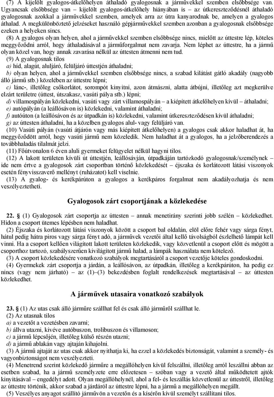 áthalad. A megkülönböztető jelzéseket használó gépjárművekkel szemben azonban a gyalogosnak elsőbbsége ezeken a helyeken sincs.