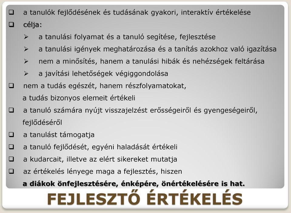 tudás bizonyos elemeit értékeli a tanuló számára nyújt visszajelzést erősségeiről és gyengeségeiről, fejlődéséről a tanulást támogatja a tanuló fejlődését, egyéni haladását