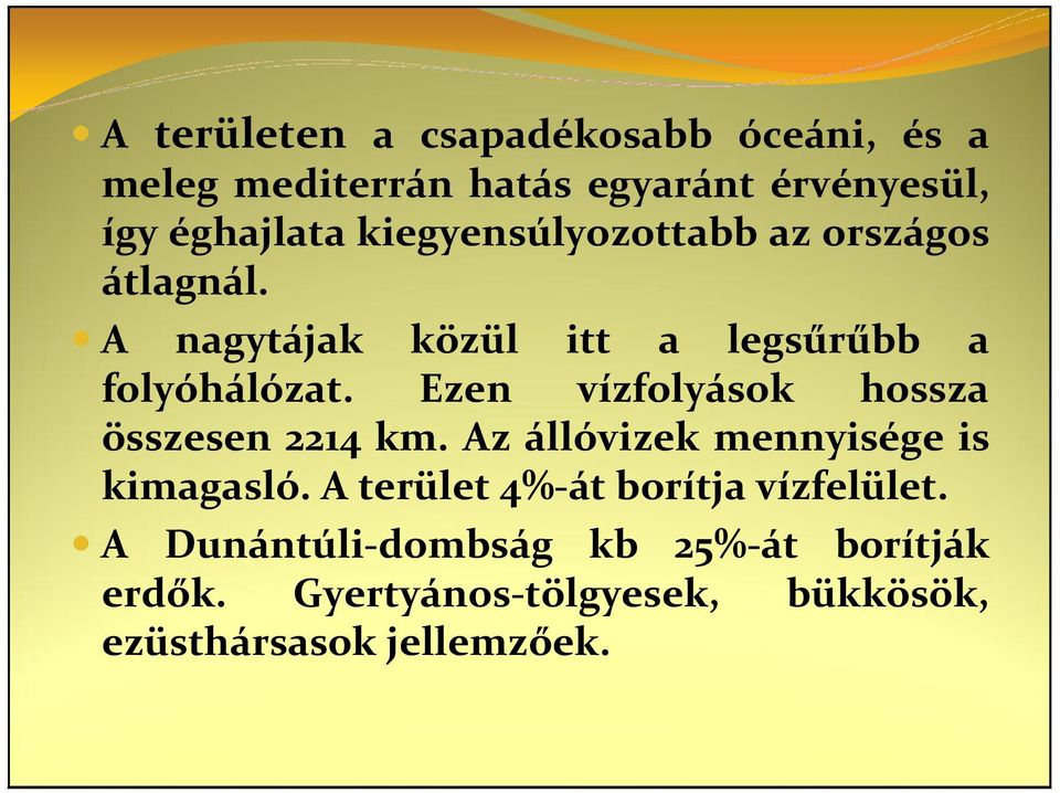 Ezen vízfolyások hossza összesen 2214 km. Az állóvizek mennyisége is kimagasló.