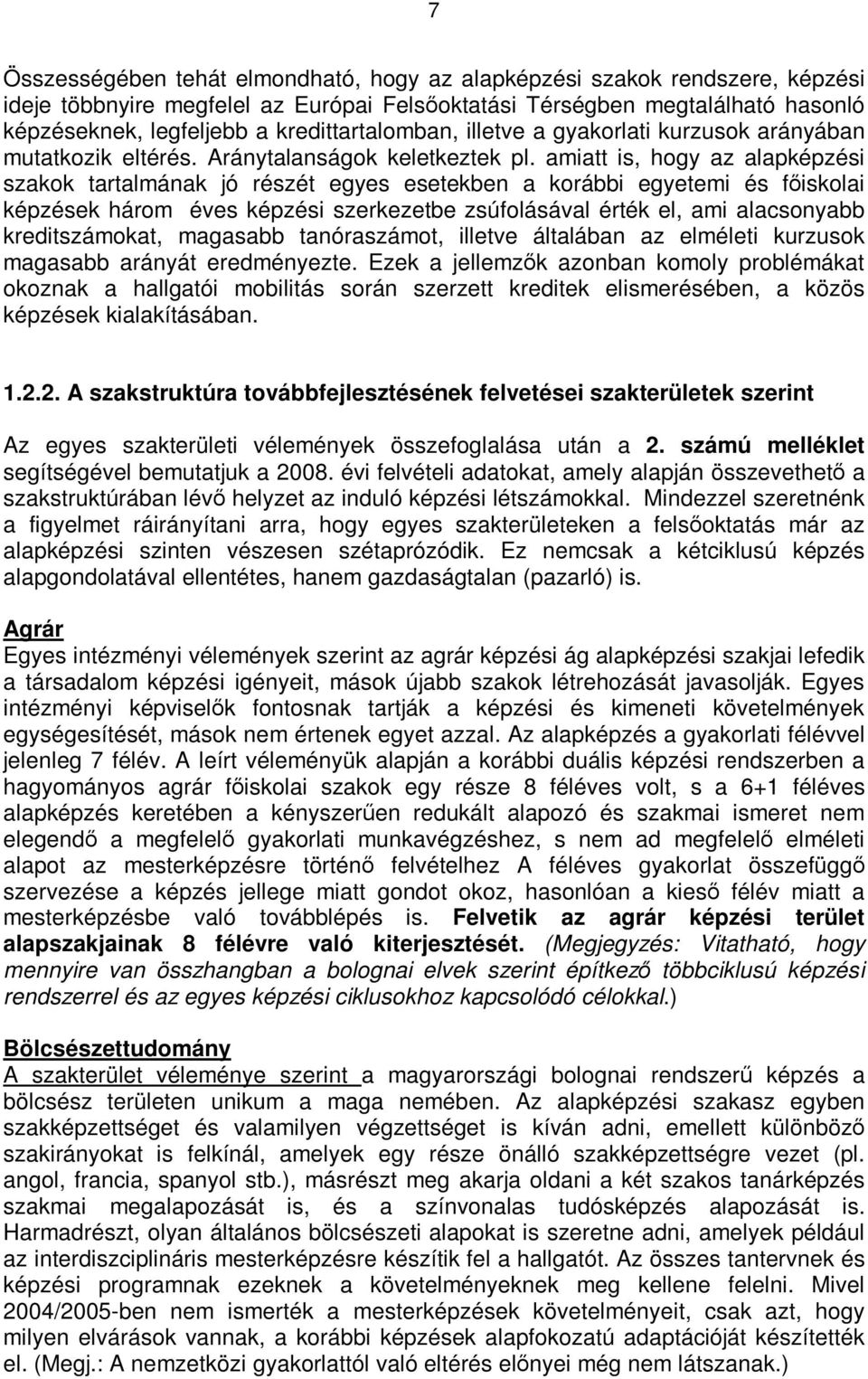 amiatt is, hogy az alapképzési szakok tartalmának jó részét egyes esetekben a korábbi egyetemi és fıiskolai képzések három éves képzési szerkezetbe zsúfolásával érték el, ami alacsonyabb