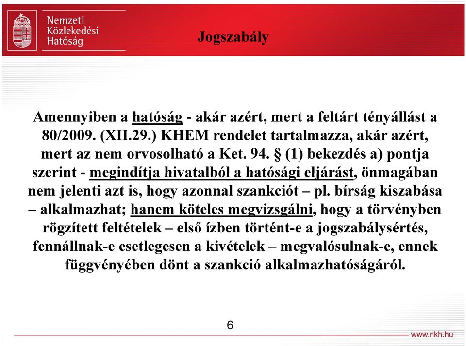 (1) bekezdés a) pontja szerint - megindítja hivatalból a hatósági eljárást, önmagában nem jelenti azt is, hogy azonnal szankciót pl.