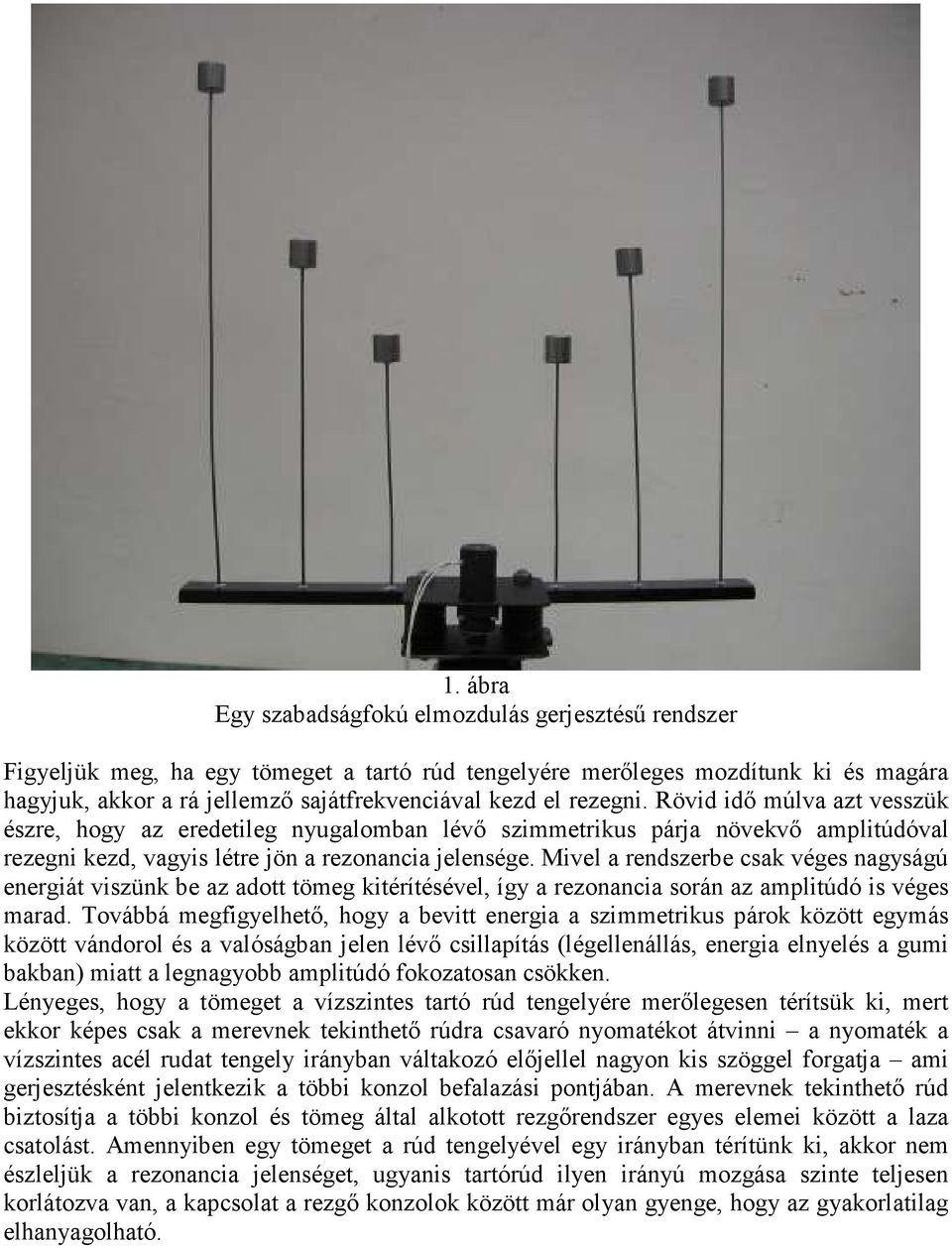 a adott töeg kitérítésével, így a reonancia során a aplitúdó is véges arad Továbbá egfigyelhetı, hogy a bevitt energia a sietrikus párok köött egyás köött vándorol és a valóságban jelen lévı