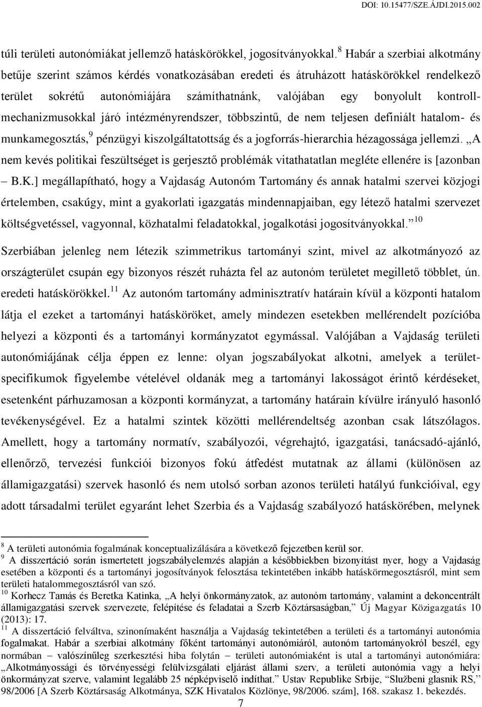 kontrollmechanizmusokkal járó intézményrendszer, többszintű, de nem teljesen definiált hatalom- és munkamegosztás, 9 pénzügyi kiszolgáltatottság és a jogforrás-hierarchia hézagossága jellemzi.