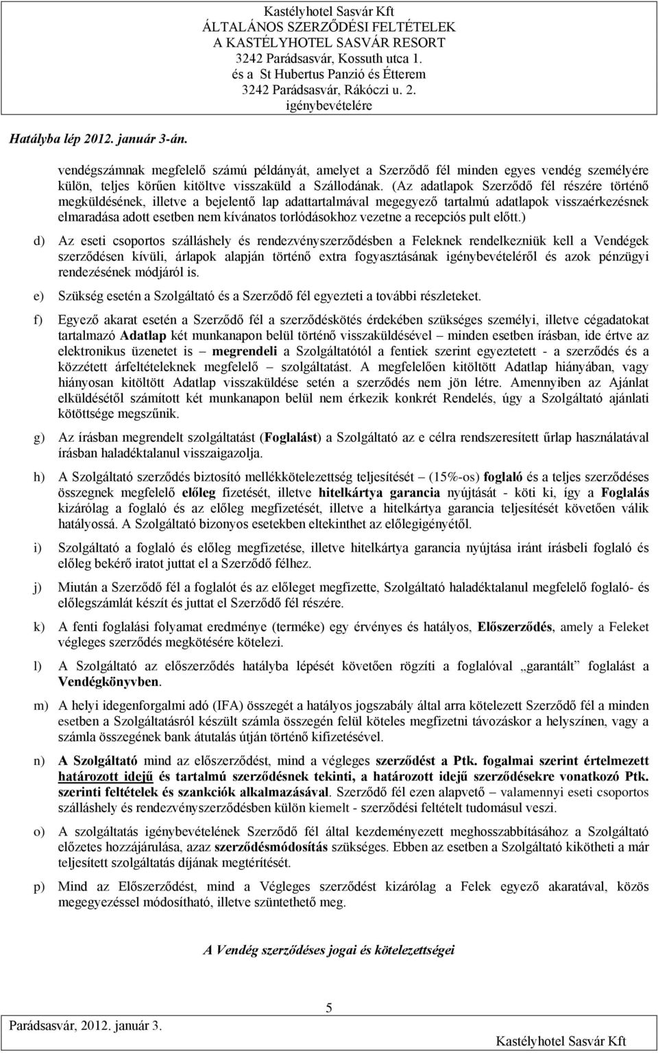 vezetne a recepciós pult előtt.