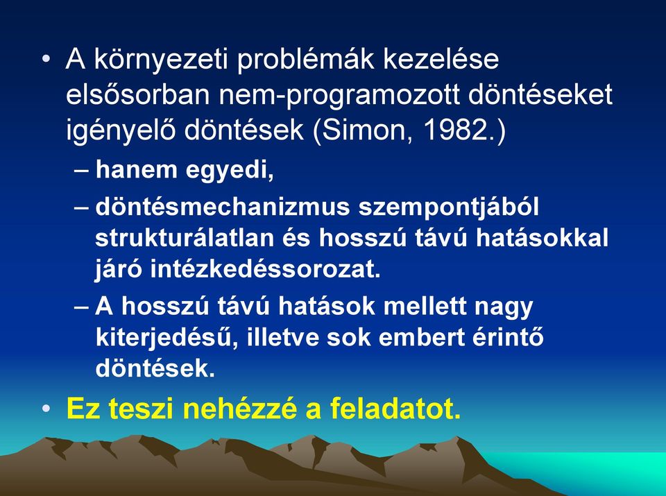 ) hanem egyedi, döntésmechanizmus szempontjából strukturálatlan és hosszú távú