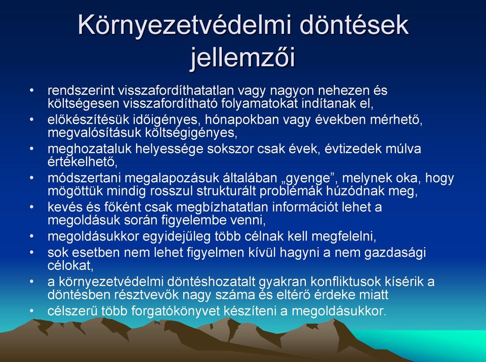 strukturált problémák húzódnak meg, kevés és főként csak megbízhatatlan információt lehet a megoldásuk során figyelembe venni, megoldásukkor egyidejűleg több célnak kell megfelelni, sok esetben nem