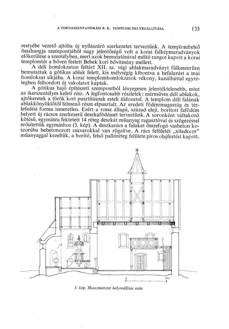 kori bővítmény mellett. A déli homlokzaton feltárt XII. sz. végi ablakmaradványt fülkeszerűen bemutattuk a gótikus ablak felett, kis mélységig kibontva a befalazást a mai homlokzat síkjába.