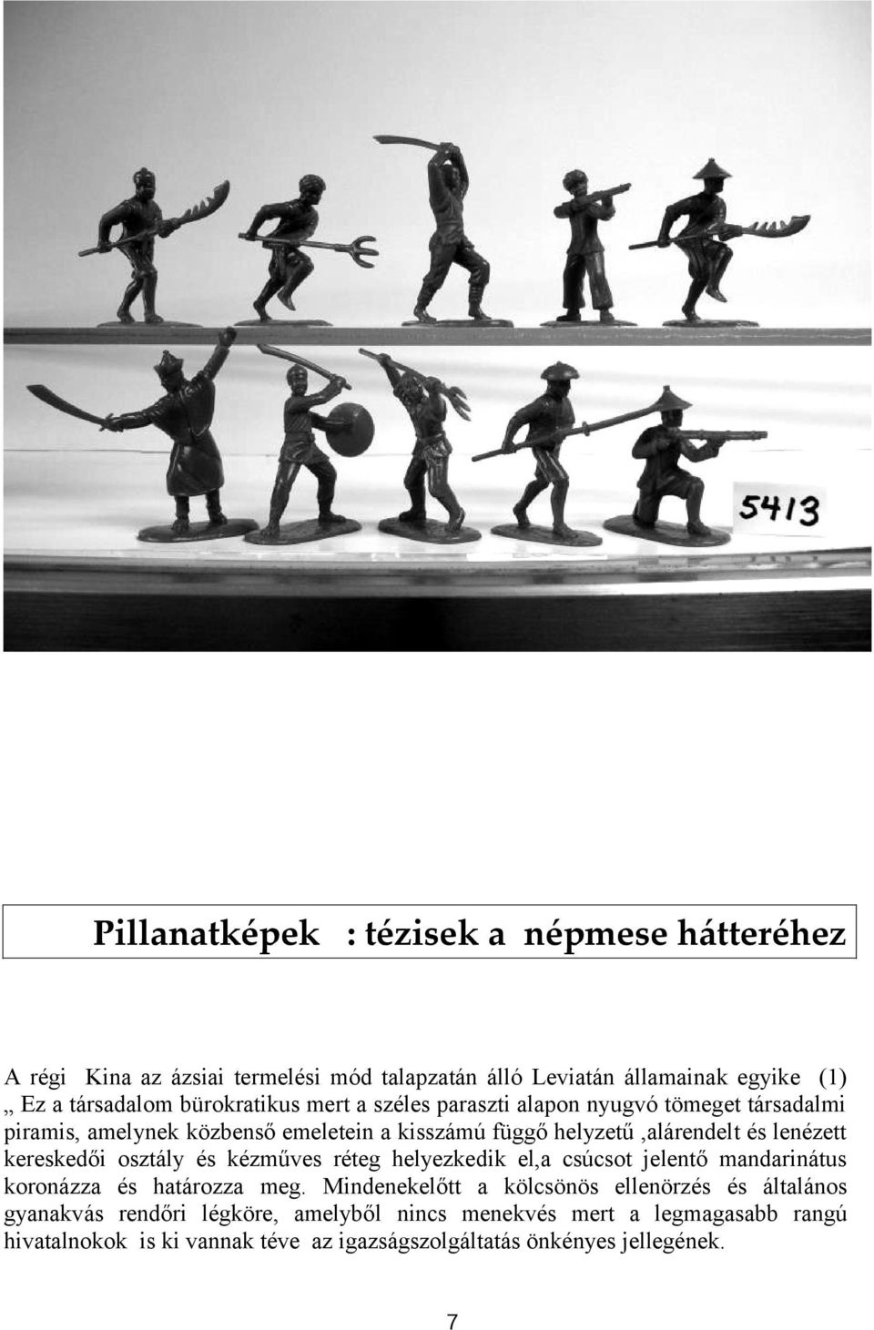 lenézett kereskedői osztály és kézműves réteg helyezkedik el,a csúcsot jelentő mandarinátus koronázza és határozza meg.