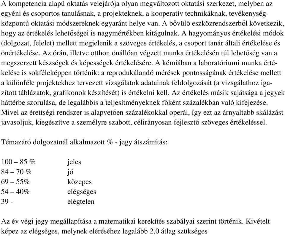 A hagyományos értékelési módok (dolgozat, felelet) mellett megjelenik a szöveges értékelés, a csoport tanár általi értékelése és önértékelése.