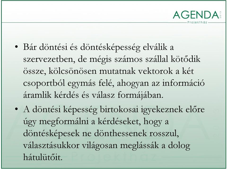 és válasz formájában.
