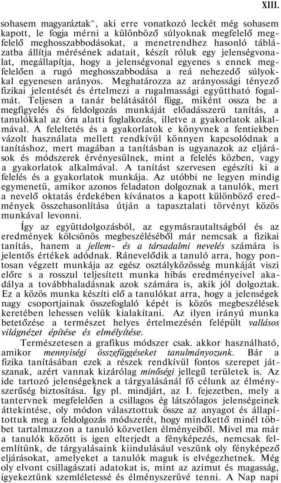 Meghatározza az arányossági tényező fizikai jelentését és értelmezi a rugalmassági együttható fogalmát.