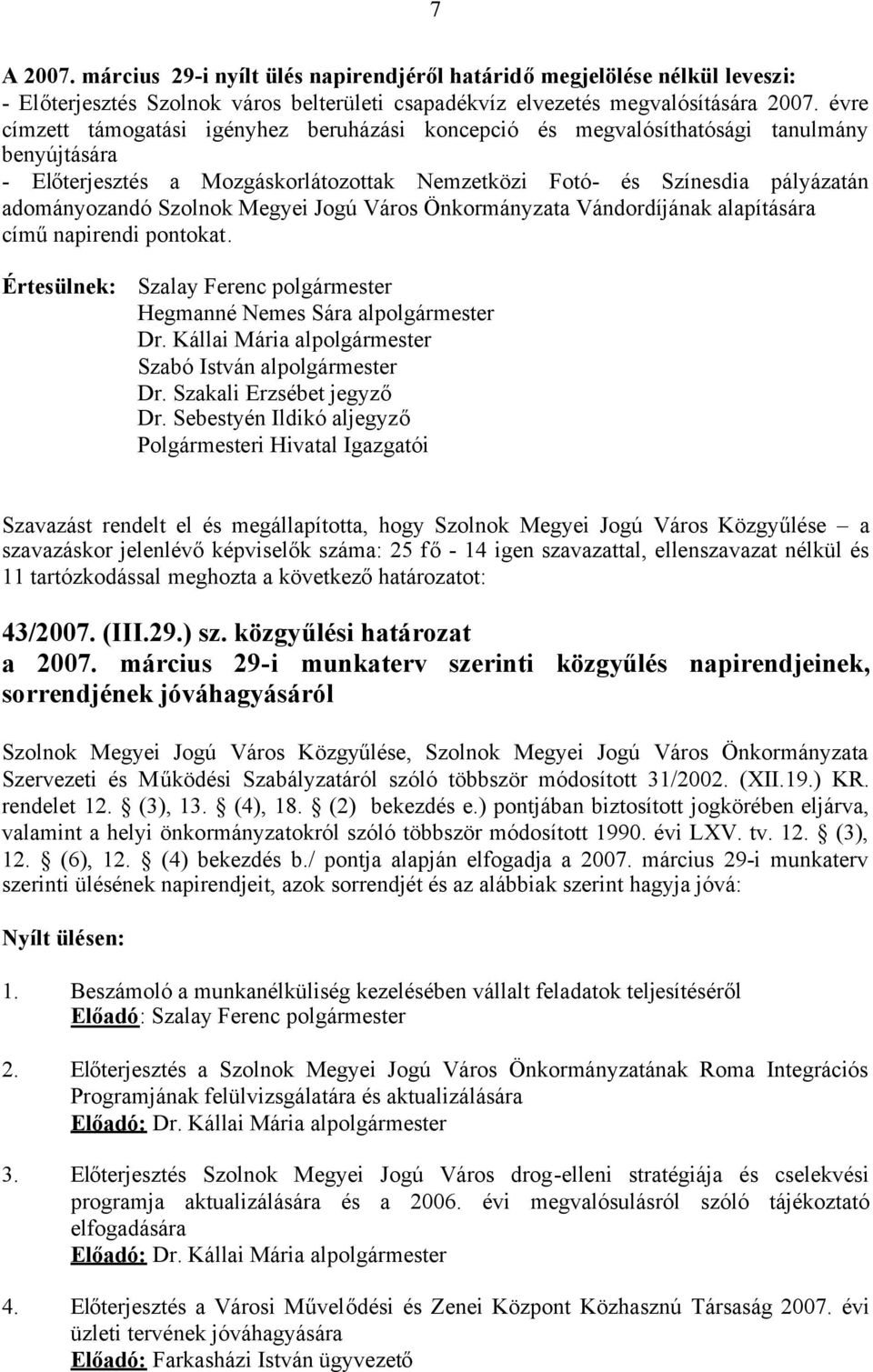 Megyei Jogú Város Önkormányzata Vándordíjának alapítására címűnapirendi pontokat. Értesülnek: Szalay Ferenc polgármester Hegmanné Nemes Sára alpolgármester Dr.