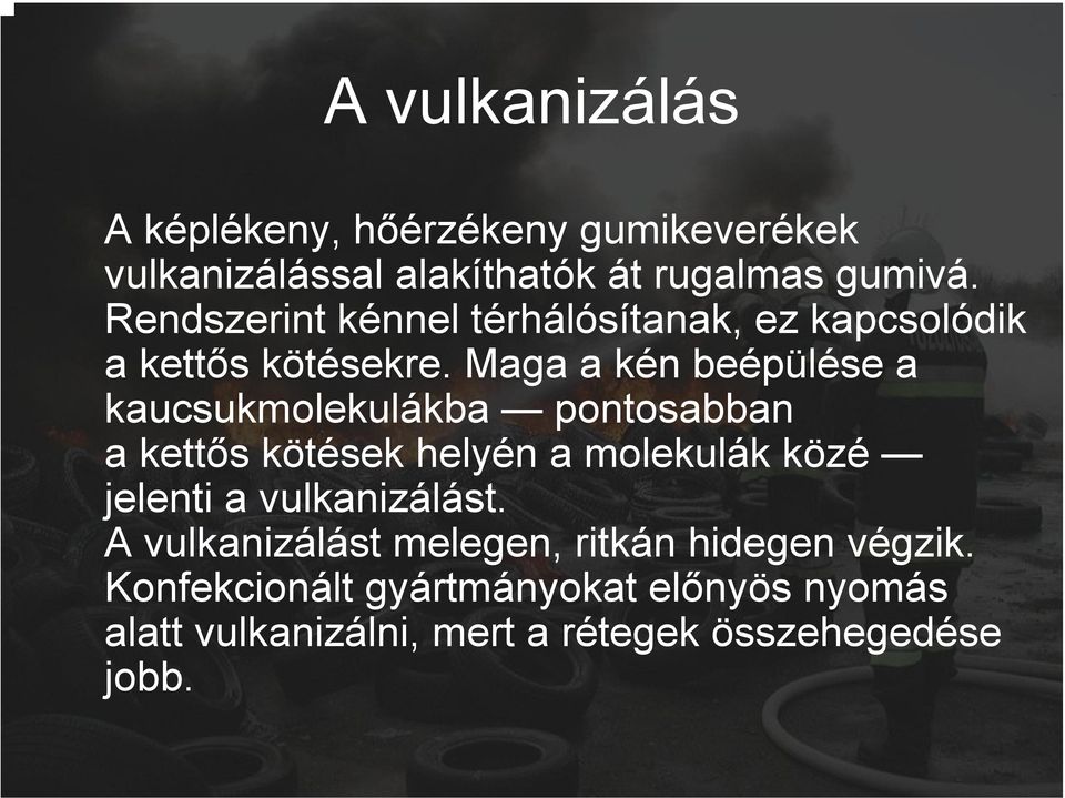 Maga a kén beépülése a kaucsukmolekulákba pontosabban a kettős kötések helyén a molekulák közé jelenti a