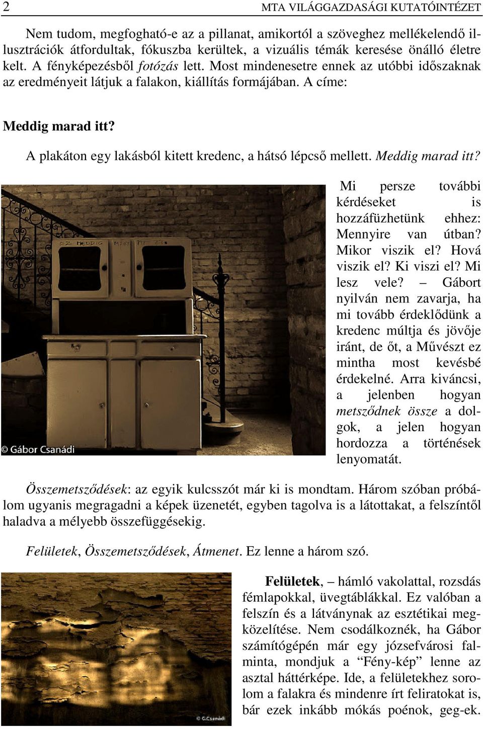 A címe: A plakáton egy lakásból kitett kredenc, a hátsó lépcső mellett. Mi persze további kérdéseket is hozzáfüzhetünk ehhez: Mennyire van útban? Mikor viszik el? Hová viszik el? Ki viszi el?