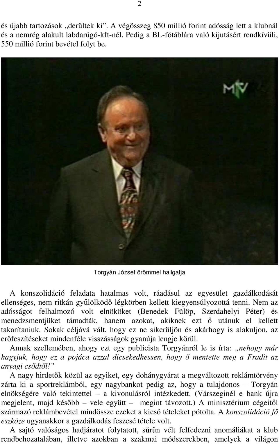 Torgyán József örömmel hallgatja A konszolidáció feladata hatalmas volt, ráadásul az egyesület gazdálkodását ellenséges, nem ritkán győlölködı légkörben kellett kiegyensúlyozottá tenni.