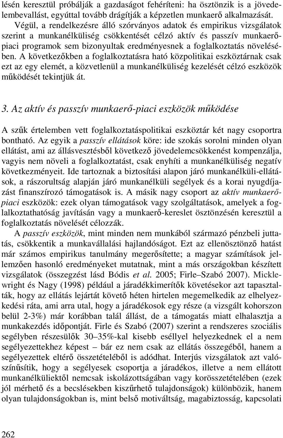 foglalkoztatás növelésében. A következıkben a foglalkoztatásra ható közpolitikai eszköztárnak csak ezt az egy elemét, a közvetlenül a munkanélküliség kezelését célzó eszközök mőködését tekintjük át.