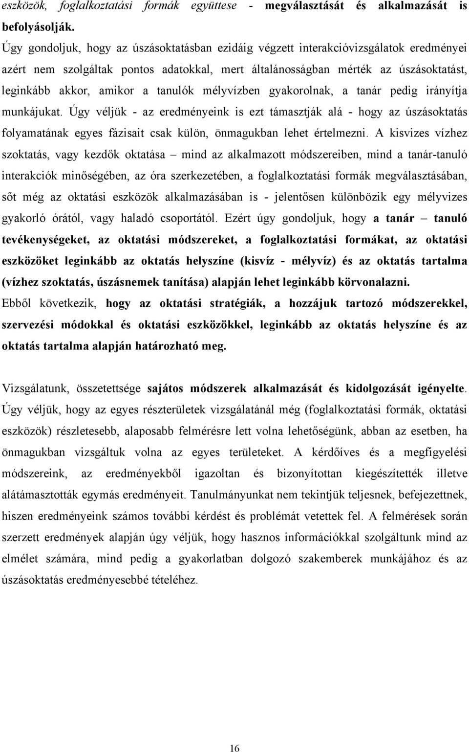 tanulók mélyvízben gyakorolnak, a tanár pedig irányítja munkájukat.