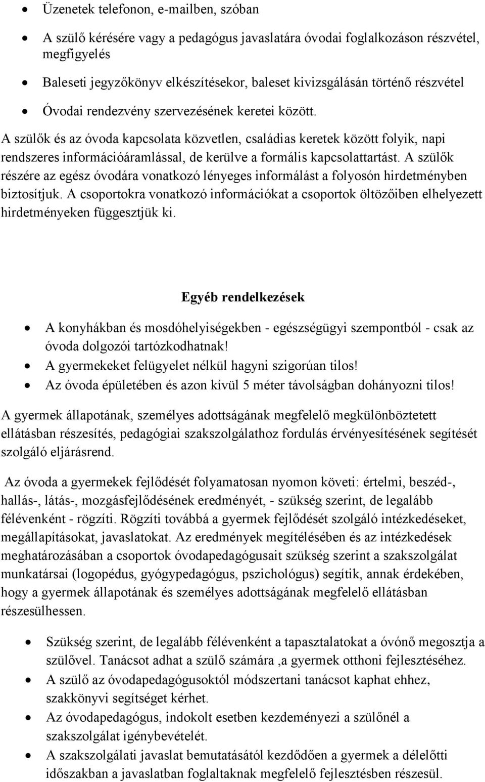 A szülők és az óvoda kapcsolata közvetlen, családias keretek között folyik, napi rendszeres információáramlással, de kerülve a formális kapcsolattartást.