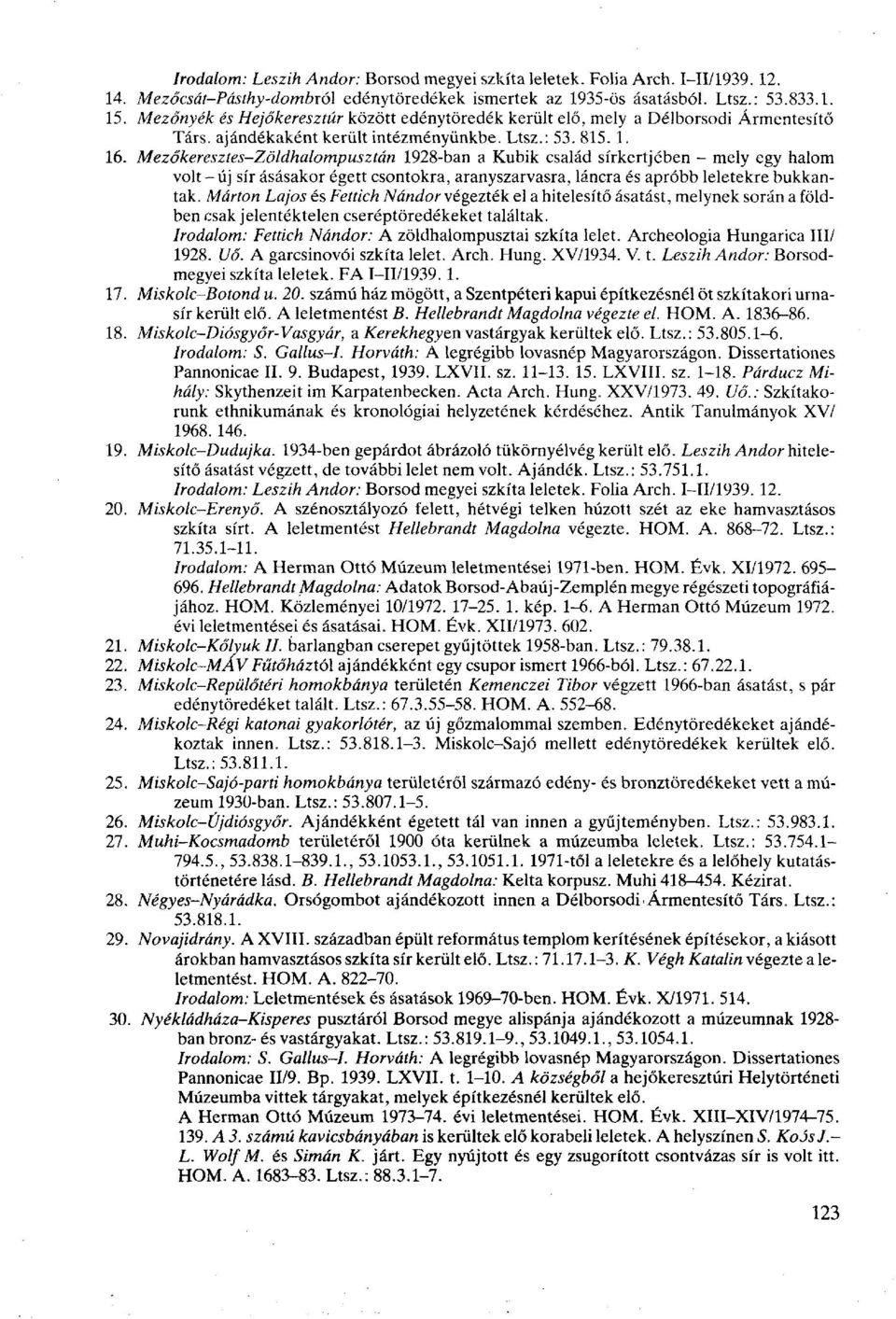 Mezőkeresztes-Zöldhalompusztán 1928-ban a Kubik család sírkertjében - mely egy halom volt-új sír ásásakor égett csontokra, aranyszarvasra, láncra és apróbb leletekre bukkantak.