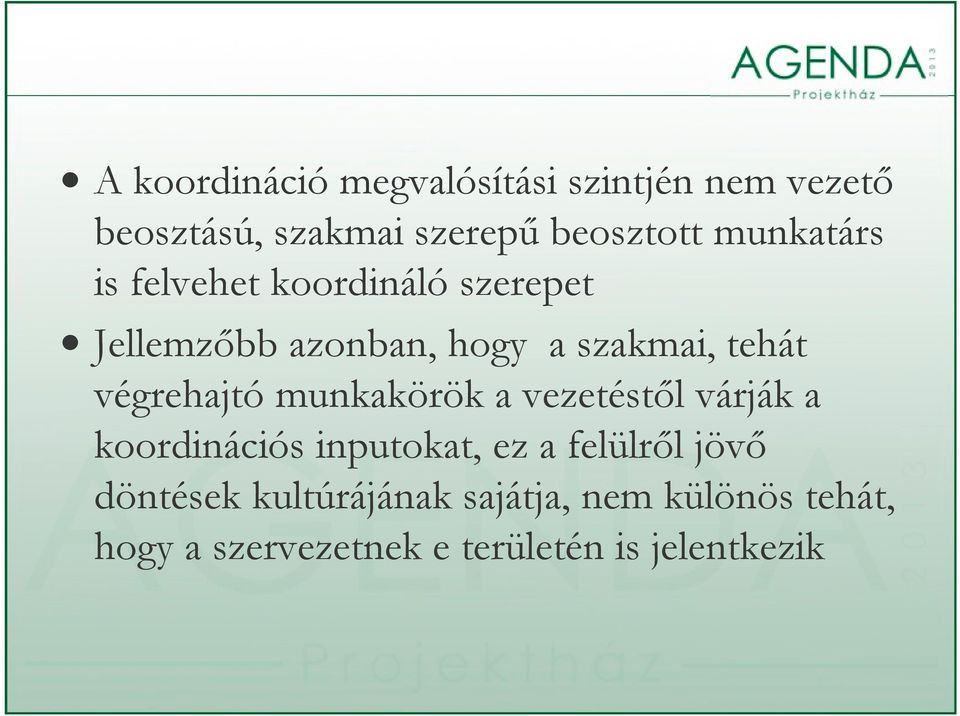 végrehajtó munkakörök a vezetéstől várják a koordinációs inputokat, ez a felülről jövő