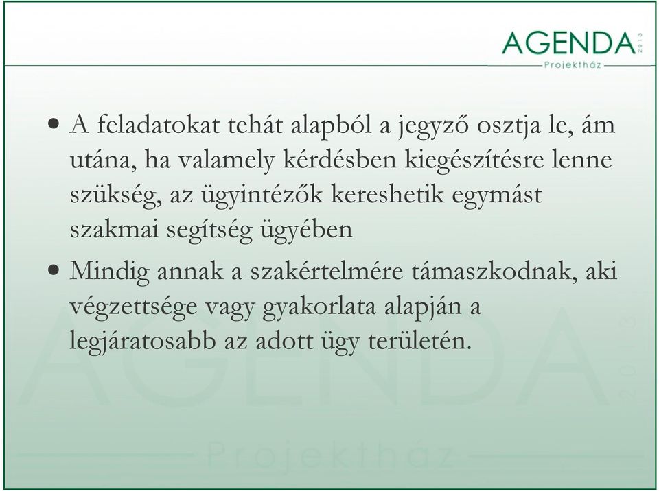 szakmai segítség ügyében Mindig annak a szakértelmére támaszkodnak, aki
