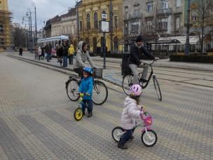 hiányosak Akadálymentességi problémák Gyalogos Burkolt járdák mennyisége és állapota
