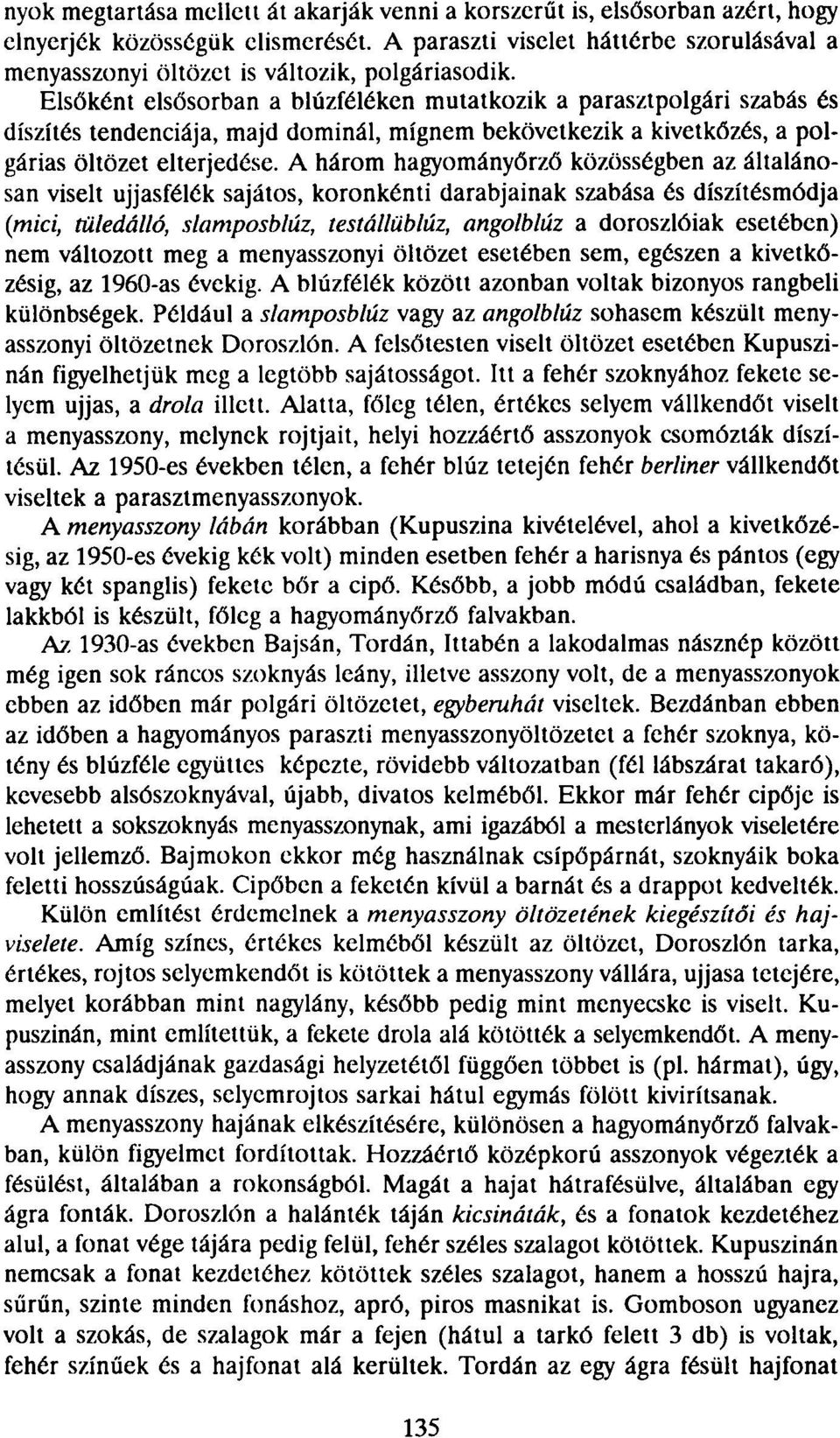 Elsőként elsősorban a blúzféléken mutatkozik a parasztpolgári szabás és díszítés tendenciája, majd dominál, mígnem bekövetkezik a kivetkőzés, a polgárias öltözet elterjedése.