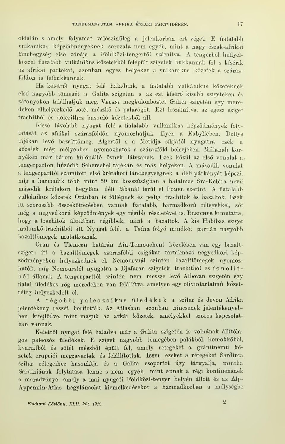 A tengerbl hellyelközzel fiatalabb vulkánikus kzetekbl felépült szigetek bukkannak föl s kísérik az afrikai partokat, azonban egyes helyeken a vulkánikus közetek a szárazföldön is felbukkannak.