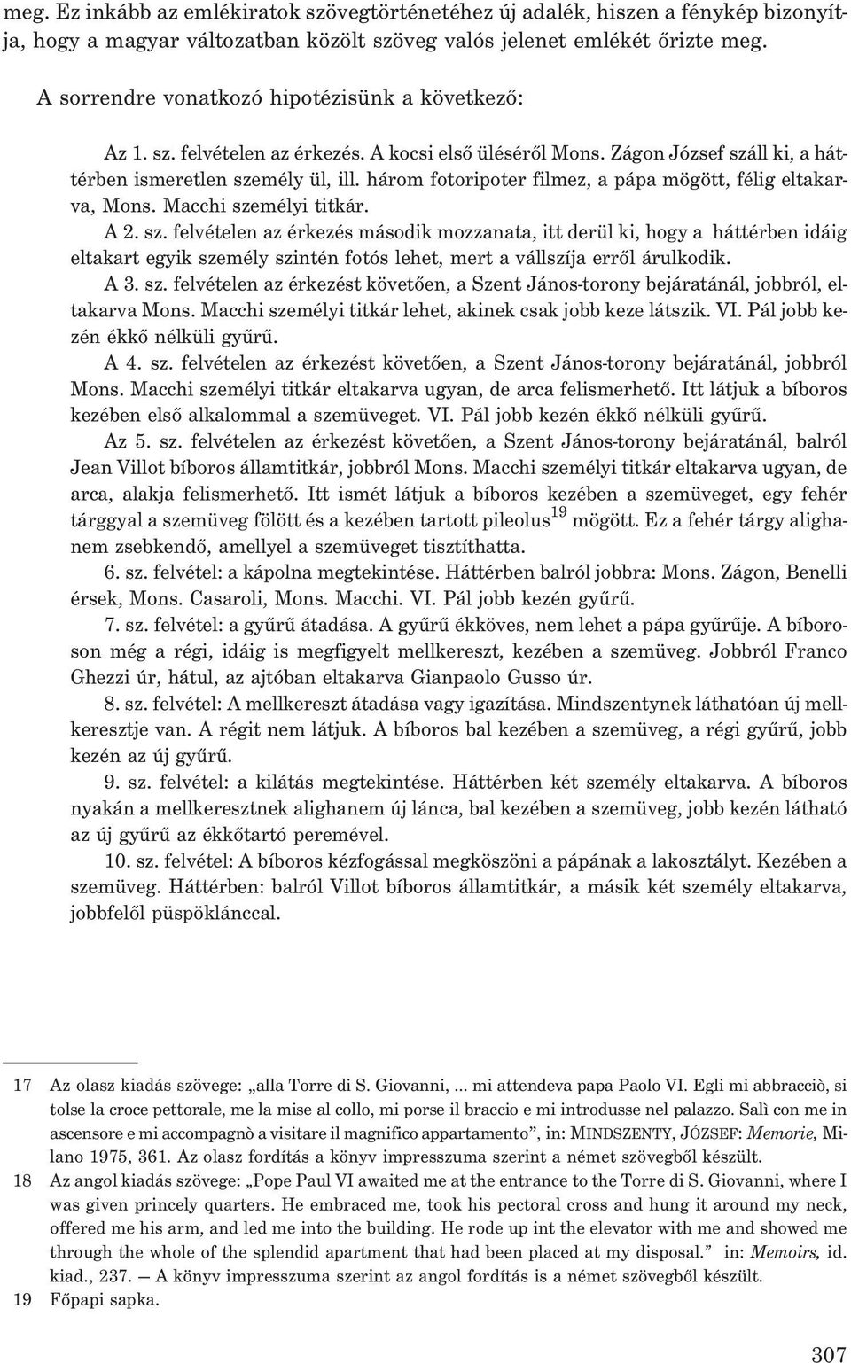 három fotoripoter filmez, a pápa mögött, félig eltakarva, Mons. Macchi sze