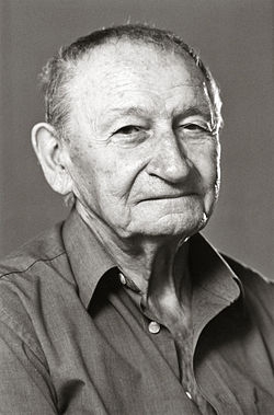 Sok filmben játszott: a Szomszédok c. Teleregényben Dénes bácsit, az öreg erdészt alakította. A Babar c.