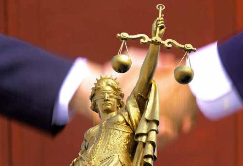 Az Európai Unió Bírósága a közösségi jog védelme Uniós tagországonként egy, összesen 27 független bíró ítélkezik az
