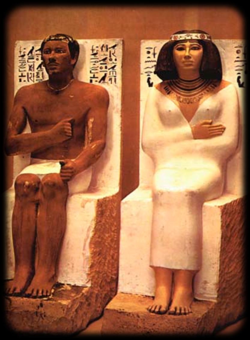 Anyaguk: fáraó szobrok gránitból, márványból; alárendeltebb személyek színezett mészkő, homokkő, fa, agyag. Rahotep és felesége Nofret IV. dinasztia kr.e.iii.