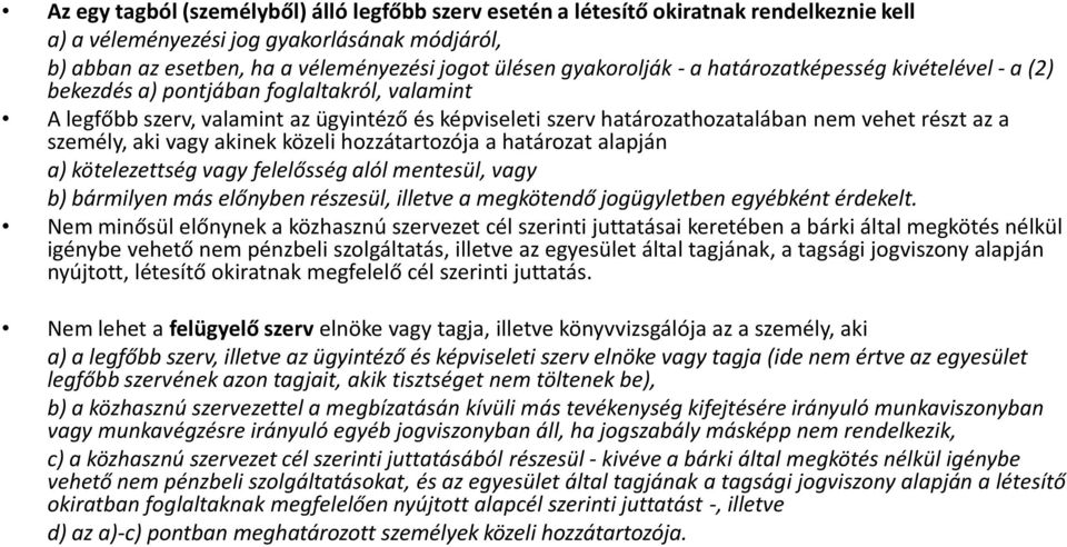 a személy, aki vagy akinek közeli hozzátartozója a határozat alapján a) kötelezettség vagy felelősség alól mentesül, vagy b) bármilyen más előnyben részesül, illetve a megkötendő jogügyletben