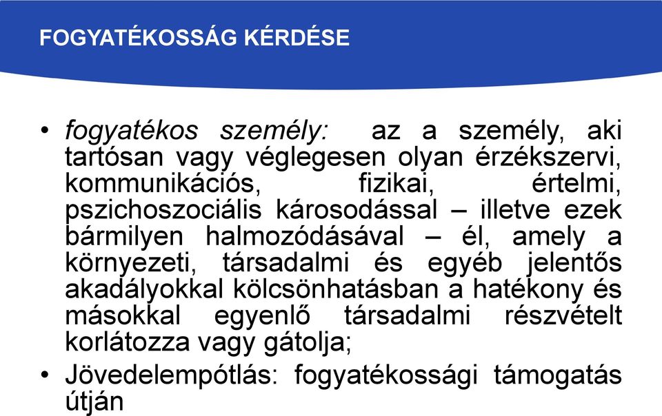 halmozódásával él, amely a környezeti, társadalmi és egyéb jelentős akadályokkal kölcsönhatásban a